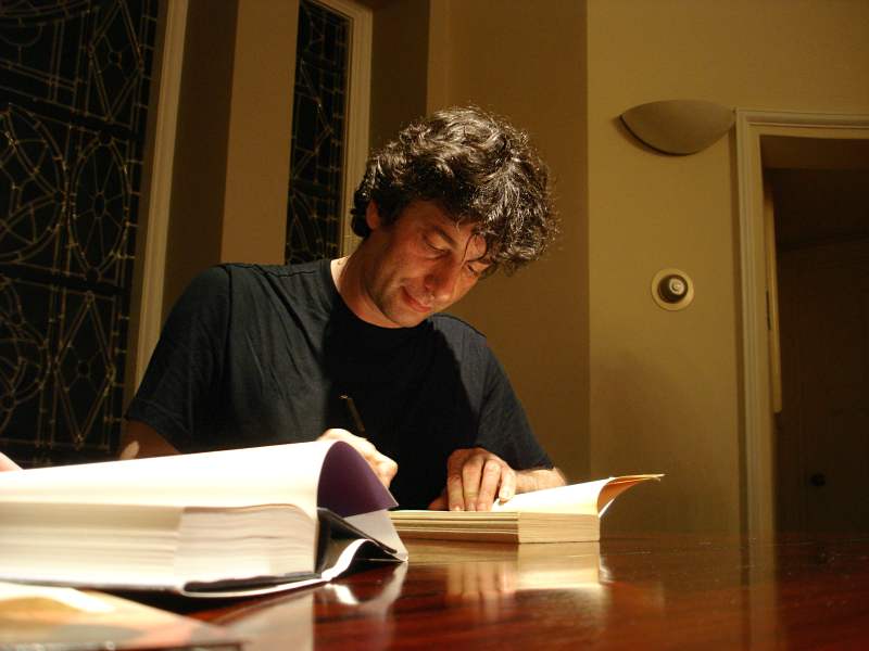 Neil Gaiman. Wikimedia Commons